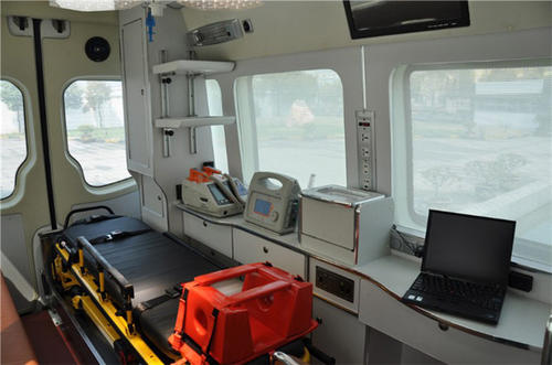 林芝救护车内部